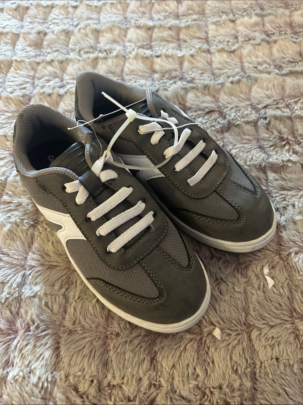 Cat & Jack Gray and White Kids' Sneakers size 1 new